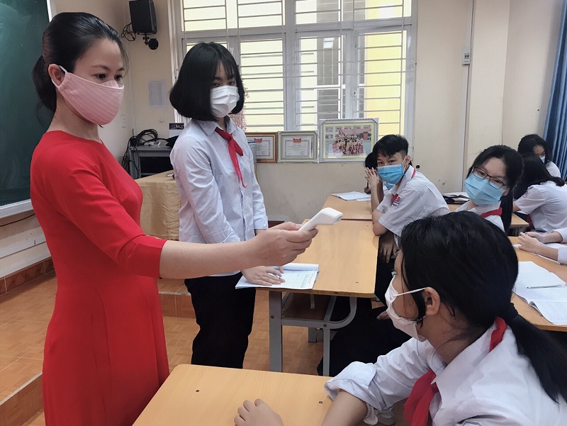 Học sinh Quảng Ninh phấn khởi đi học trở lại sau nhiều ngày nghỉ vì dịch Covid-19 - Ảnh 2