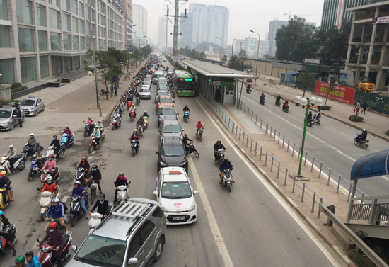 Vẫn nhiều “chướng ngại” trên hành trình của buýt nhanh BRT - Ảnh 4