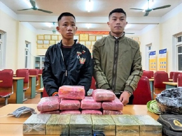 Nghệ An: Vận chuyển 12 bánh heroin và 54.000 viên ma túy, 3 thiếu niên bị bắt giữ - Ảnh 1
