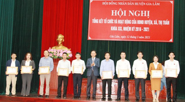 Huyện Gia Lâm: Khen thưởng 83 tập thể, cá nhân có thành tích trong hoạt động HĐND - Ảnh 1