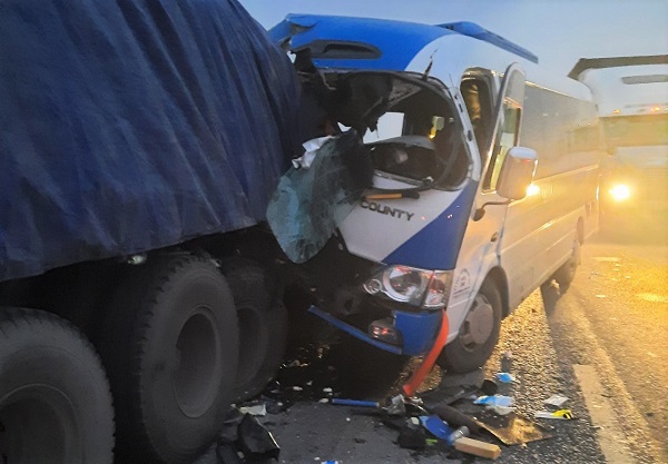 Nguyên nhân ban đầu vụ tai nạn giao thông khiến 2 người chết tại Nghệ An - Ảnh 1