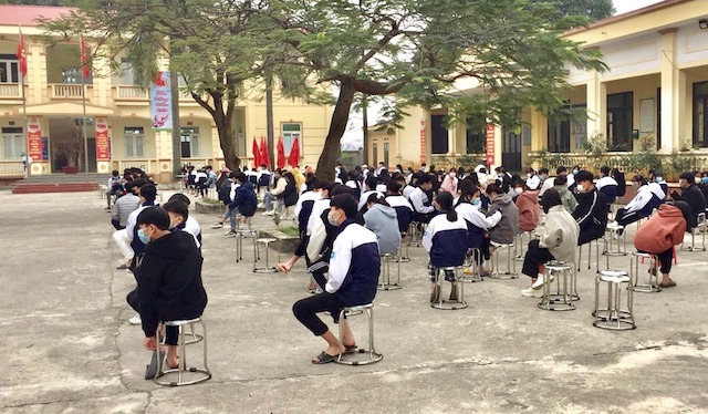 Hà Nội lấy mẫu xét nghiệm hơn 1.300 học sinh đi ngoại khoá về từ vùng dịch Covid-19 - Ảnh 2