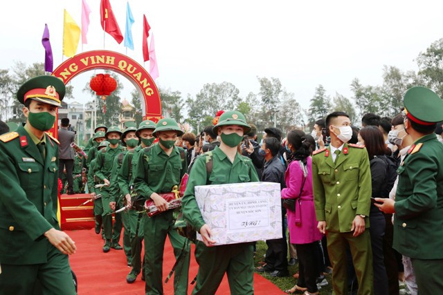 Phó Chủ tịch UBND TP Hà Nội Nguyễn Trọng Đông tham dự lễ giao nhận quân năm 2021 tại huyện Sóc Sơn - Ảnh 2