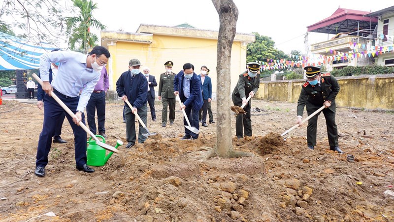 Công an Hà Nội phấn đấu trồng 3.000 cây xanh trong năm 2021 - Ảnh 1
