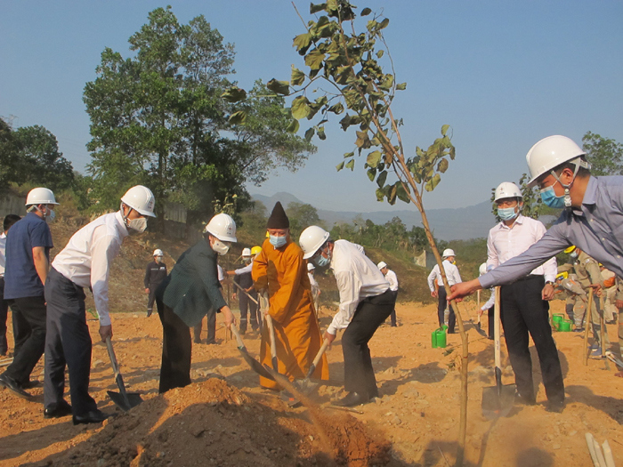 EVN phấn đấu trồng mới và chăm sóc 1 triệu cây xanh - Ảnh 1