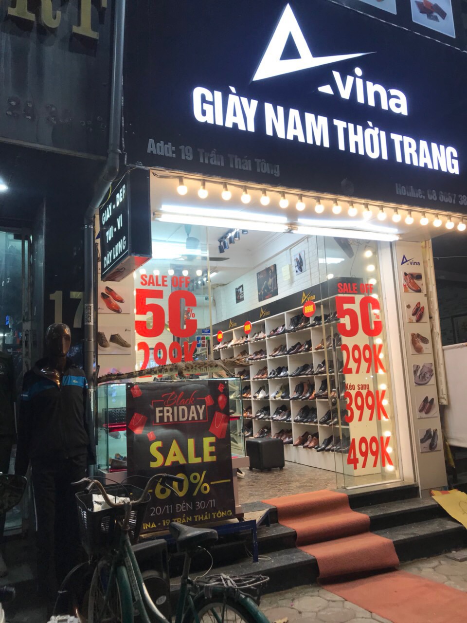 Hà Nội: Không khí mua sắm Black Friday sôi nổi về đêm - Ảnh 8