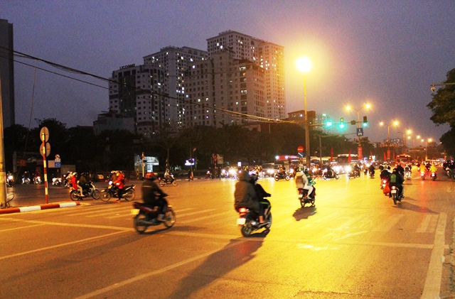 Người dân đổ về Hà Nội sau kỳ nghỉ, đường phố nội thành thông thoáng - Ảnh 5