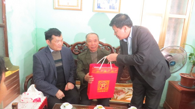 Phó Chủ tịch UBND TP Hà Nội Dương Đức Tuấn thăm, chúc Tết cá nhân tiêu biểu của huyện Thường Tín - Ảnh 2
