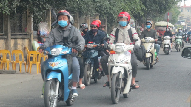 Người dân huyện Thường Tín chấp hành nghiêm việc đeo khẩu trang ở nơi công cộng - Ảnh 3