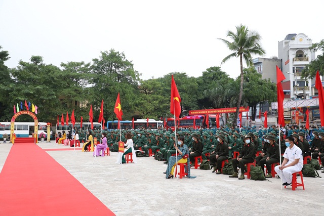 188 tân binh huyện Thường Tín lên đường nhập ngũ - Ảnh 2