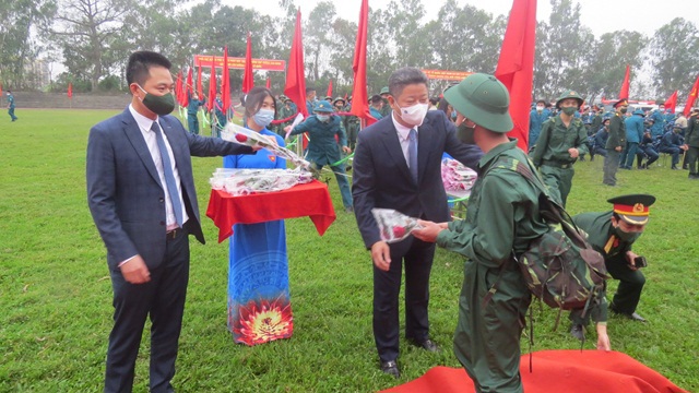 Hà Nội: Hơn 4.500 thanh niên phấn khởi lên đường nhập ngũ - Ảnh 27