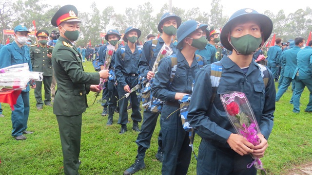 156 thanh niên Phú Xuyên phấn khởi lên đường nhập ngũ - Ảnh 4