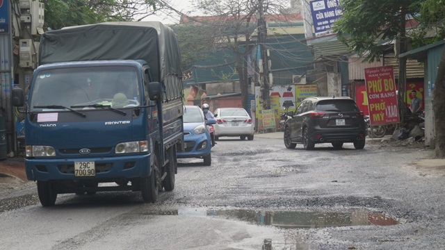 Dự án cải tạo tỉnh lộ 427 qua huyện Thanh Oai: Vẫn còn nhiều bất cập - Ảnh 1