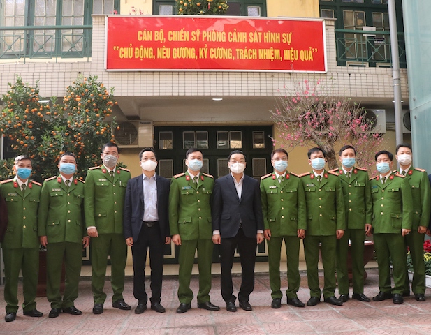 Chủ tịch UBND TP Hà Nội Chu Ngọc Anh thăm, động viên các đơn vị ứng trực trong những ngày Tết - Ảnh 2
