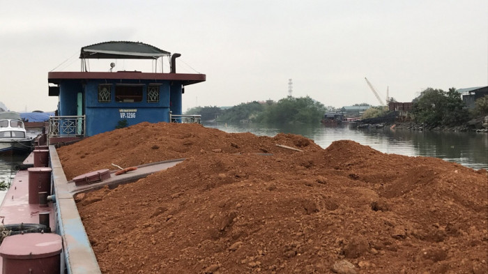 Quảng Ninh: Thu giữ 700 tấn quặng không rõ nguồn gốc - Ảnh 1