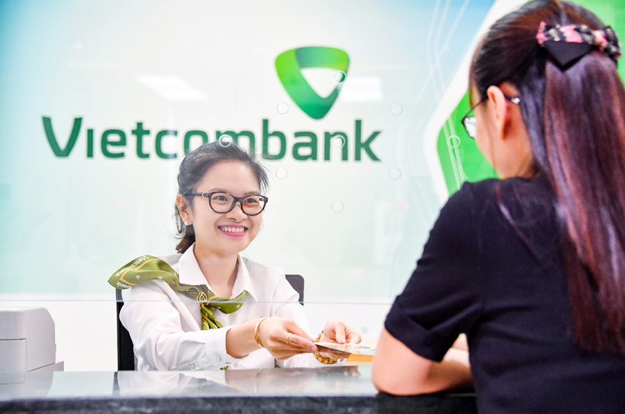Vietcombank tiếp tục giảm lãi suất tiền vay hỗ trợ khách hàng bị ảnh hưởng bởi Đại dịch Covid-19 - Ảnh 1
