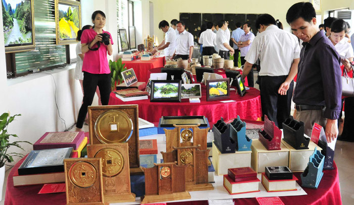 Hội chợ hàng lưu niệm chất lượng cao Thủ đô năm 2020: Kích cầu tiêu thụ hàng thủ công mỹ nghệ trong nước - Ảnh 1