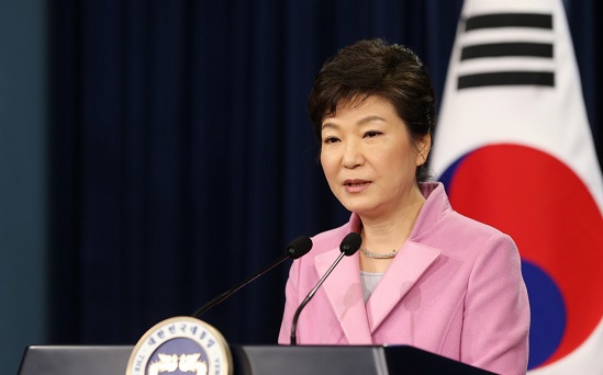 Bê bối "bạn thân” Tổng thống phủ bóng nền kinh tế Hàn Quốc - Ảnh 1