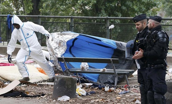 Pháp sơ tán khu lán trại trái phép ở Paris - Ảnh 1