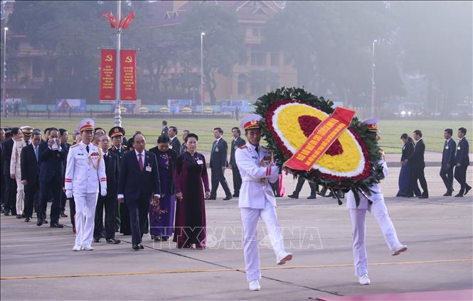 Các đại biểu dự Đại hội XIII của Đảng viếng Lăng Chủ tịch Hồ Chí Minh - Ảnh 1
