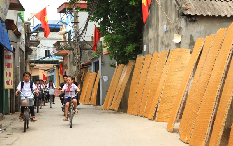 [Làng Cự Đà - Làng cổ, nghề xưa mai còn không?] Bài 2: Người trẻ muốn phá nhà cổ - Ảnh 1