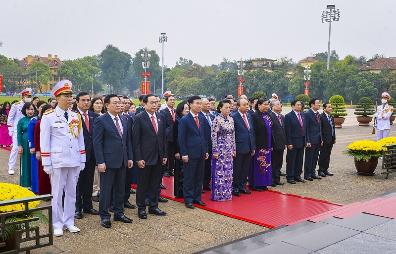 Lãnh đạo Đảng, Nhà nước và Đại biểu Quốc hội viếng Chủ tịch Hồ Chí Minh trước khai mạc Kỳ họp thứ 11 Quốc hội khóa XIV - Ảnh 2