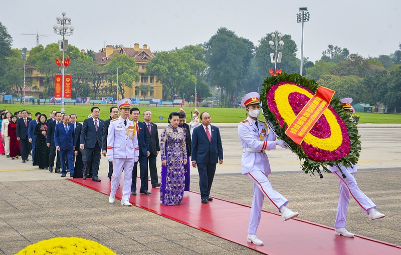 Lãnh đạo Đảng, Nhà nước và Đại biểu Quốc hội viếng Chủ tịch Hồ Chí Minh trước khai mạc Kỳ họp thứ 11 Quốc hội khóa XIV - Ảnh 1