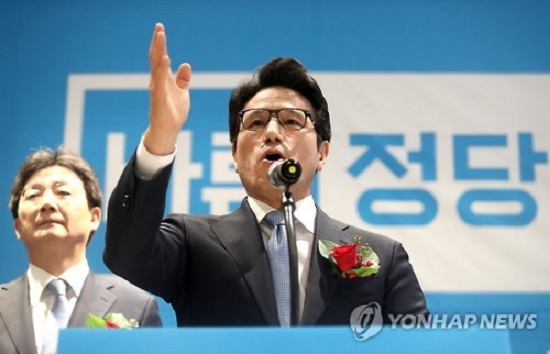 Bà Park bị phế truất, lãnh đạo đảng Bareun từ chức - Ảnh 1