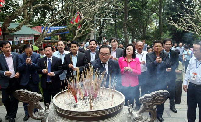 Đoàn đại biểu TP Hà Nội dâng hương tưởng niệm các vua Hùng - Ảnh 1