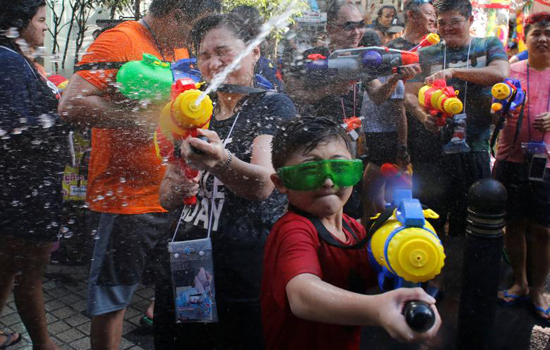 Lễ hội Tết té nước tại Thái Lan - Ảnh 8