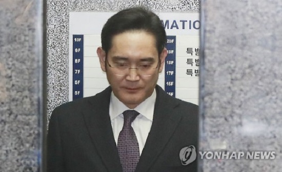 Tòa án điều trần trước khi thông qua lệnh bắt lãnh đạo Samsung - Ảnh 1