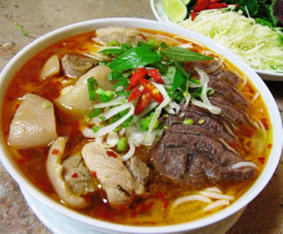 Thưởng thức ẩm thực “chuẩn” xứ Huế ngay tại Hà Nội - Ảnh 1