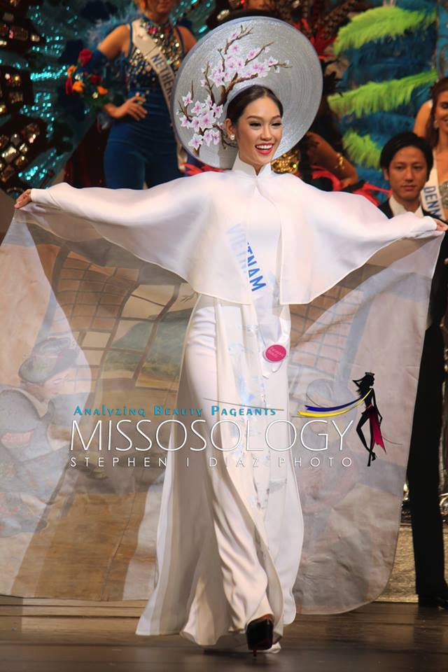 Năm 2016, mỹ nữ Việt, trang phục Việt tỏa sáng trên đấu trường sắc đẹp - Ảnh 12