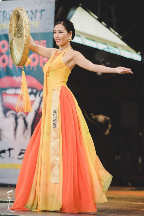 Năm 2016, mỹ nữ Việt, trang phục Việt tỏa sáng trên đấu trường sắc đẹp - Ảnh 13