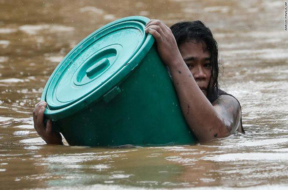 Thủ đô Manila tê liệt sau khi bão Vamco đổ bộ vào Philippines - Ảnh 2