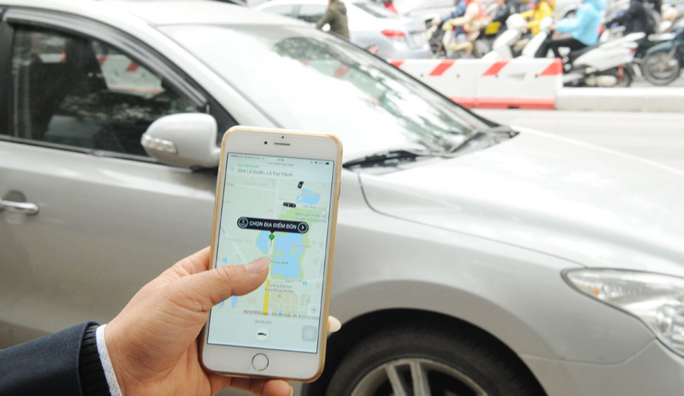 Mất kiểm soát Uber và Grab taxi: Trách nhiệm của ai? - Ảnh 1