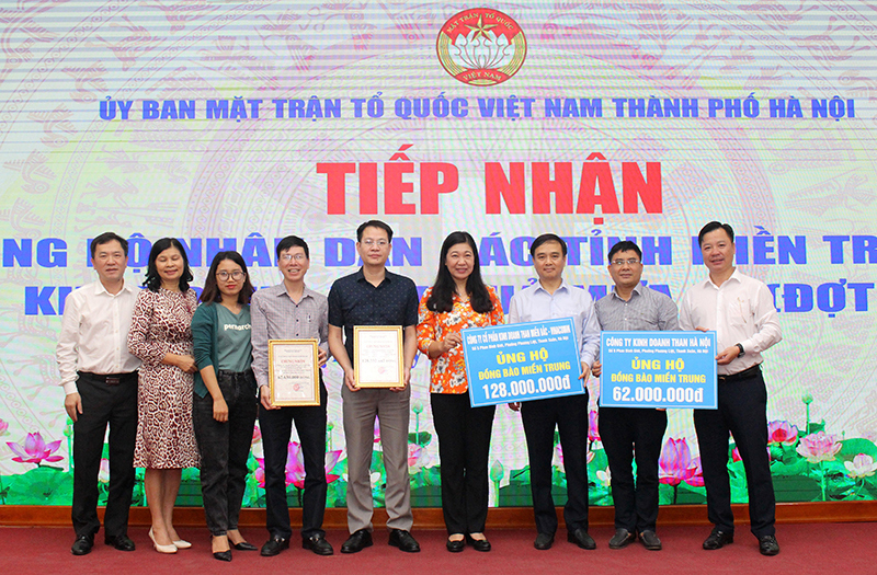 Mặt trận Tổ quốc thành phố Hà Nội tiếp nhận 13 tỷ đồng ủng hộ đồng bào miền Trung - Ảnh 1
