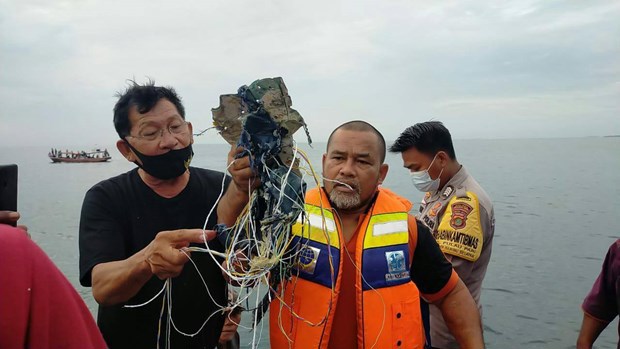 Thông tin mới nhất vụ máy bay rơi ở Indonesia - Ảnh 1