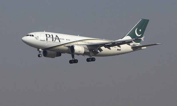 Máy bay hàng không quốc gia Pakistan "nhồi nhét" hành khách - Ảnh 1