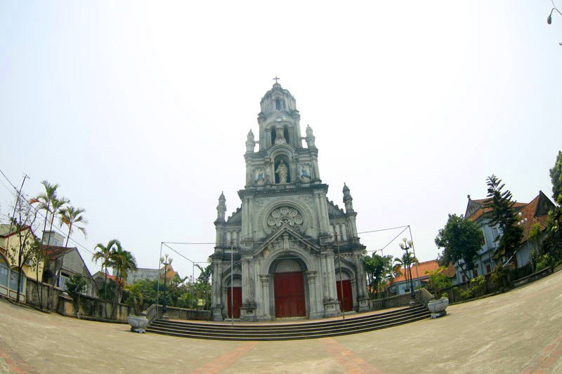 Nhà thờ cạnh quốc lộ 1A, Hà Nội hút hồn lữ khách - Ảnh 4