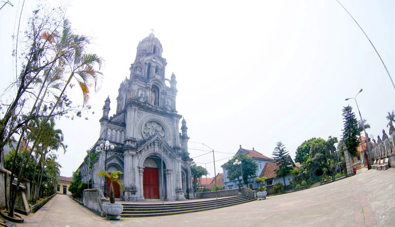 Nhà thờ cạnh quốc lộ 1A, Hà Nội hút hồn lữ khách - Ảnh 5