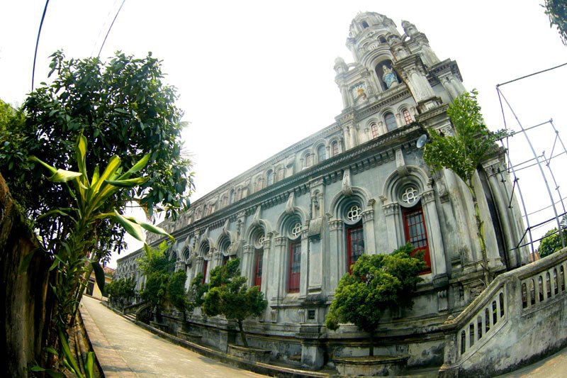 Nhà thờ cạnh quốc lộ 1A, Hà Nội hút hồn lữ khách - Ảnh 7