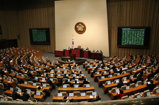 Quốc hội Hàn Quốc họp bất thường: Ván bài bầu cử chưa ngã ngũ - Ảnh 1
