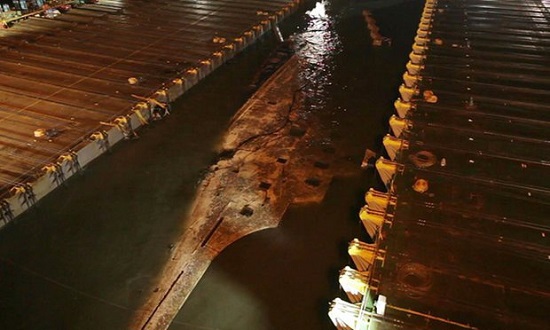 Hàn Quốc bắt đầu trục vớt phà Sewol - Ảnh 1