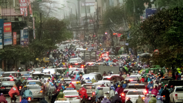 Hà Nội: Ùn tắc kéo dài trên nhiều tuyến phố trung tâm - Ảnh 3