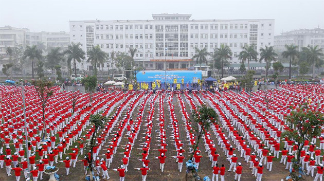Hơn 5.000 người cao tuổi Thủ đô đồng diễn thể dục xác lập kỷ lục Việt Nam - Ảnh 1