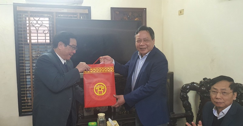 Phó Bí thư Thành ủy Nguyễn Văn Phong thăm, tặng quà Tết các gia đình chính sách quận Hai Bà Trưng - Ảnh 3