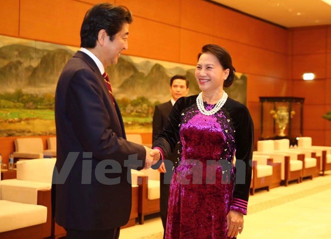 Chủ tịch Quốc hội Nguyễn Thị Kim Ngân hội kiến Thủ tướng Nhật Bản - Ảnh 2