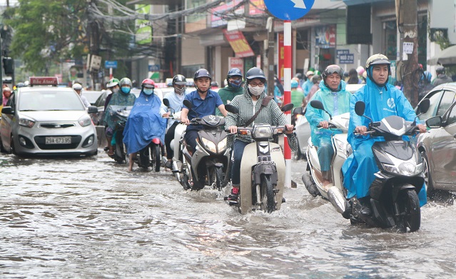 Làm gì để giảm thiểu úng ngập tại Hà Nội trong mùa mưa? - Ảnh 1