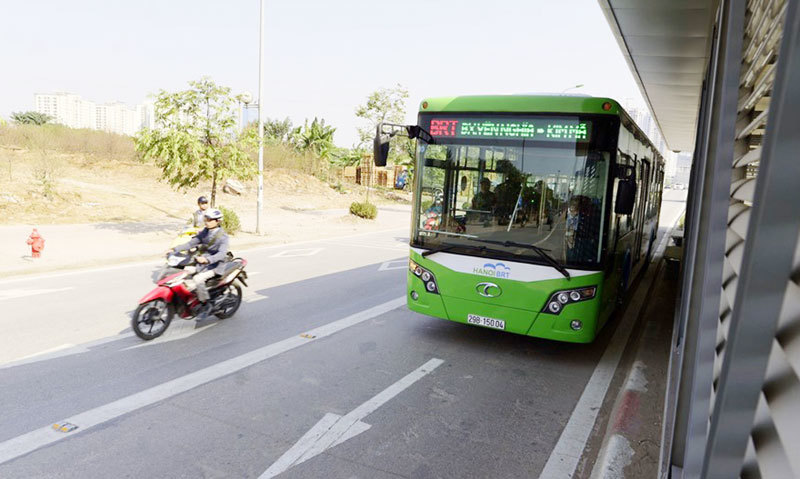 Từ tàu điện Bờ Hồ đến xe buýt nhanh Kim Mã: Nghĩ về giao thông Hà Nội - Ảnh 1